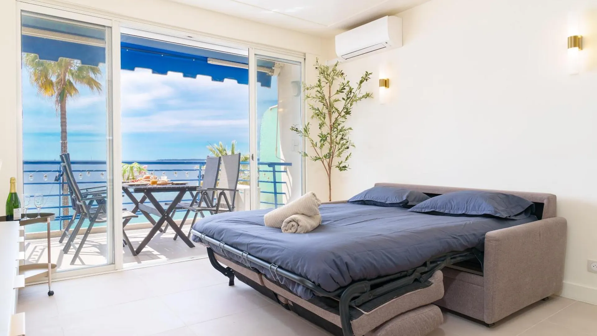 Studio Terrasse Vue Mer Idyllique Antibes Apartment